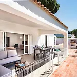 4 Beds, Golf Views, Optional Pool Heating וילה