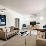 4 Beds, Golf Views, Optional Pool Heating *