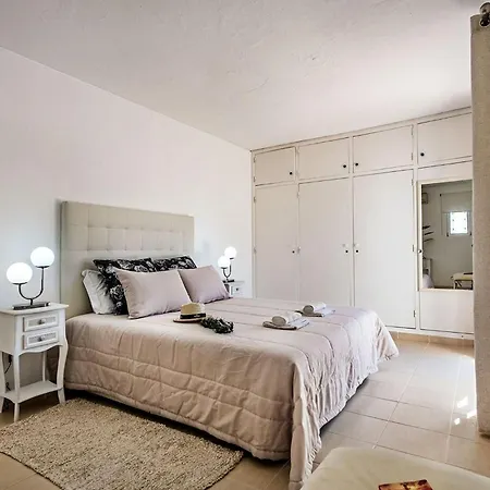 4 Beds, Golf Views, Optional Pool Heating *