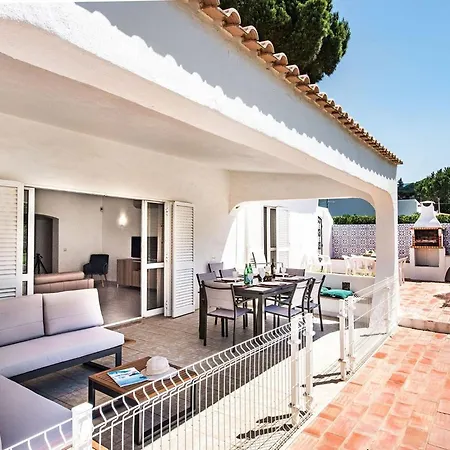 4 Beds, Golf Views, Optional Pool Heating Villa