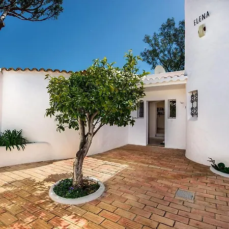 4 Beds, Golf Views, Optional Pool Heating Villa Vilamoura