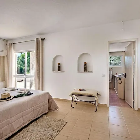 4 Beds, Golf Views, Optional Pool Heating * Vilamoura