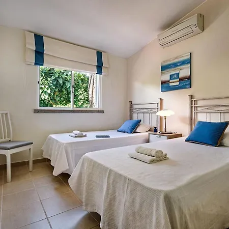 4 Beds, Golf Views, Optional Pool Heating Villa *