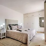 4 Beds, Golf Views, Optional Pool Heating *