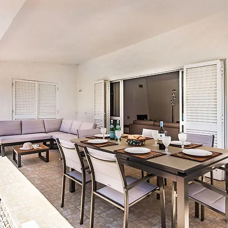 4 Beds, Golf Views, Optional Pool Heating Villa Vilamoura
