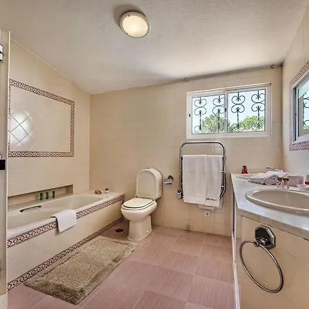 Villa 4 Beds, Golf Views, Optional Pool Heating *